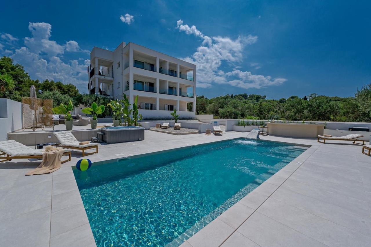 Luxury Villa Del Sogno With Pool, Jacuzzi, Parking 오크루그고른지 외부 사진