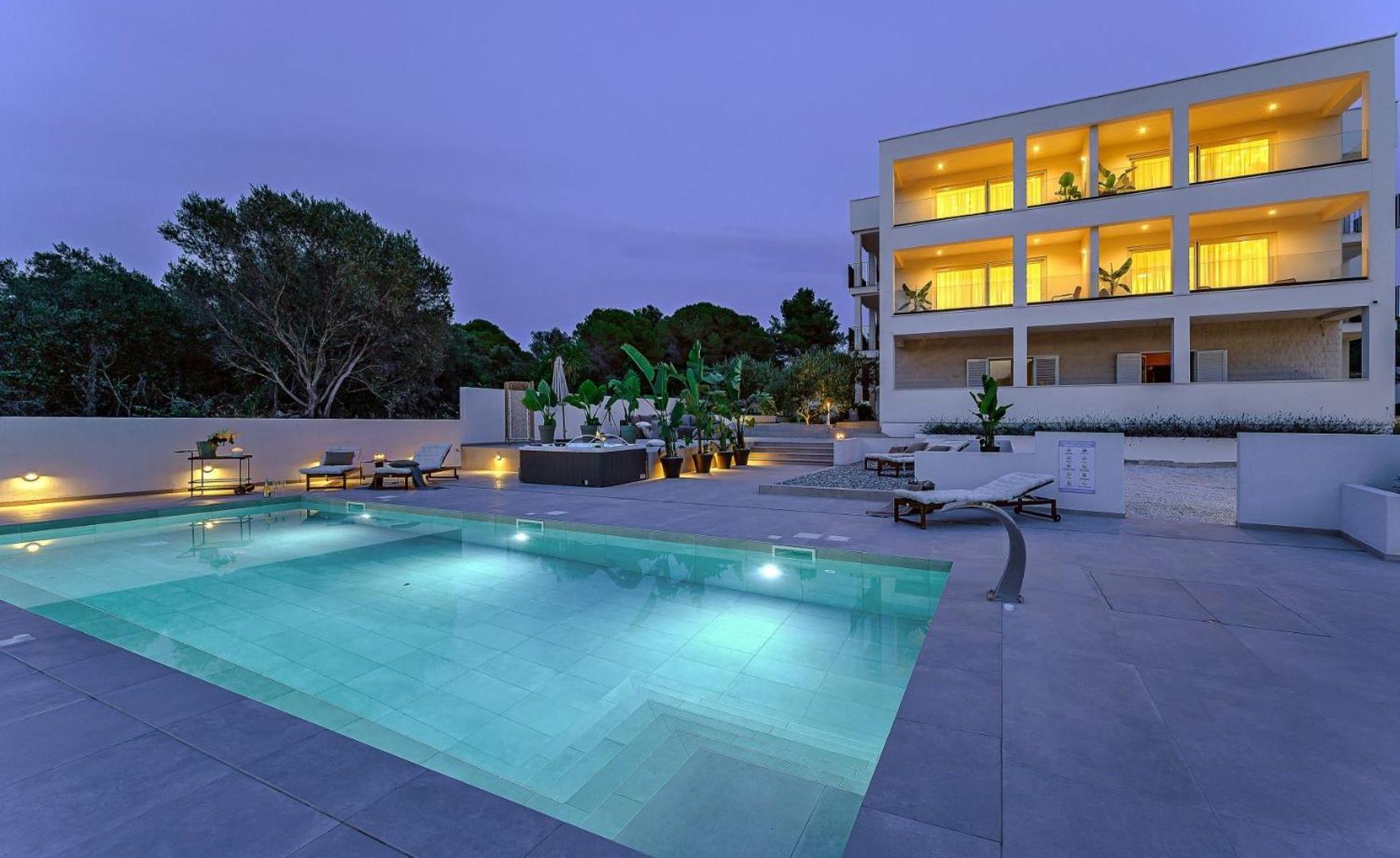 Luxury Villa Del Sogno With Pool, Jacuzzi, Parking 오크루그고른지 외부 사진