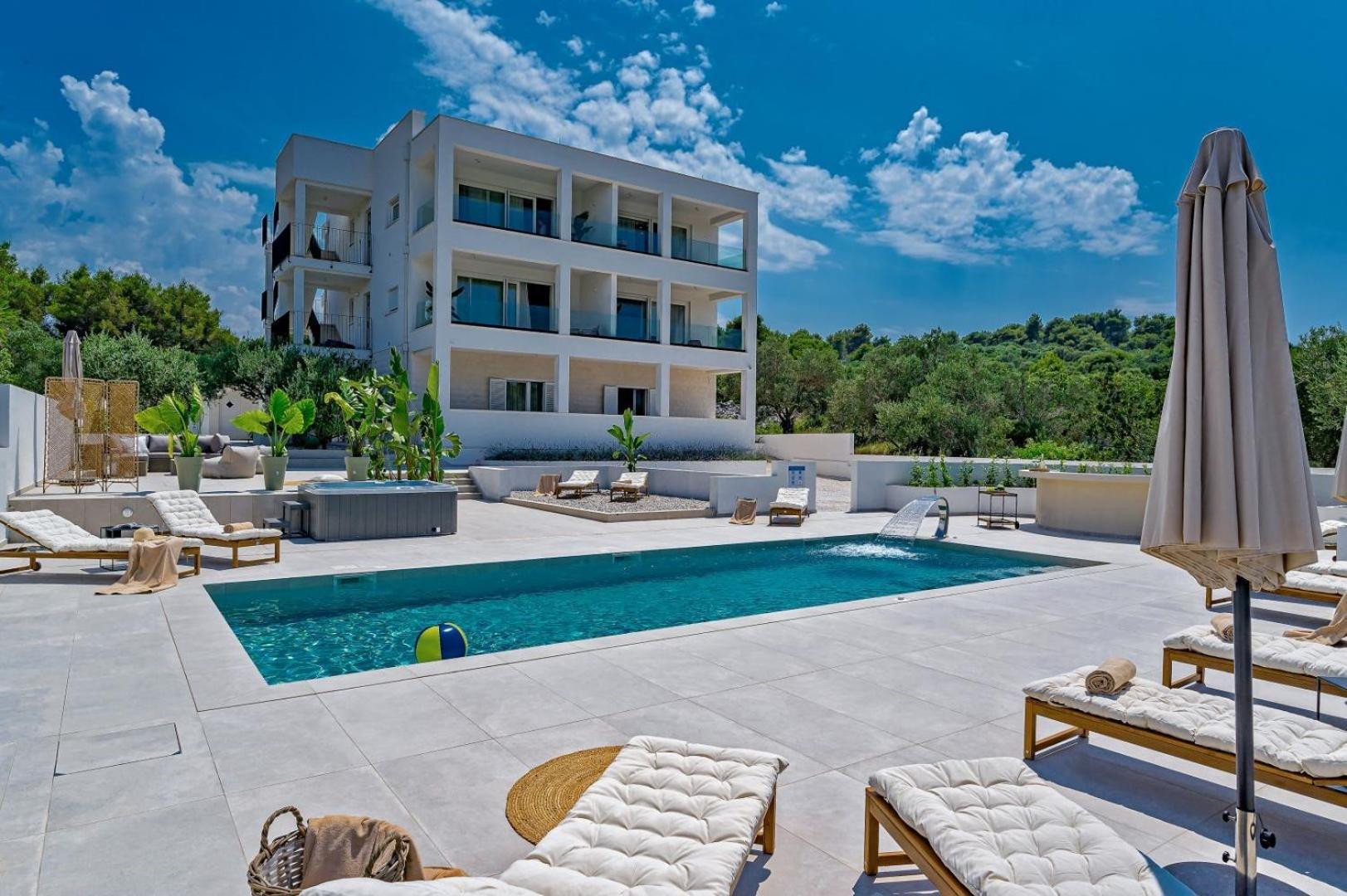 Luxury Villa Del Sogno With Pool, Jacuzzi, Parking 오크루그고른지 외부 사진