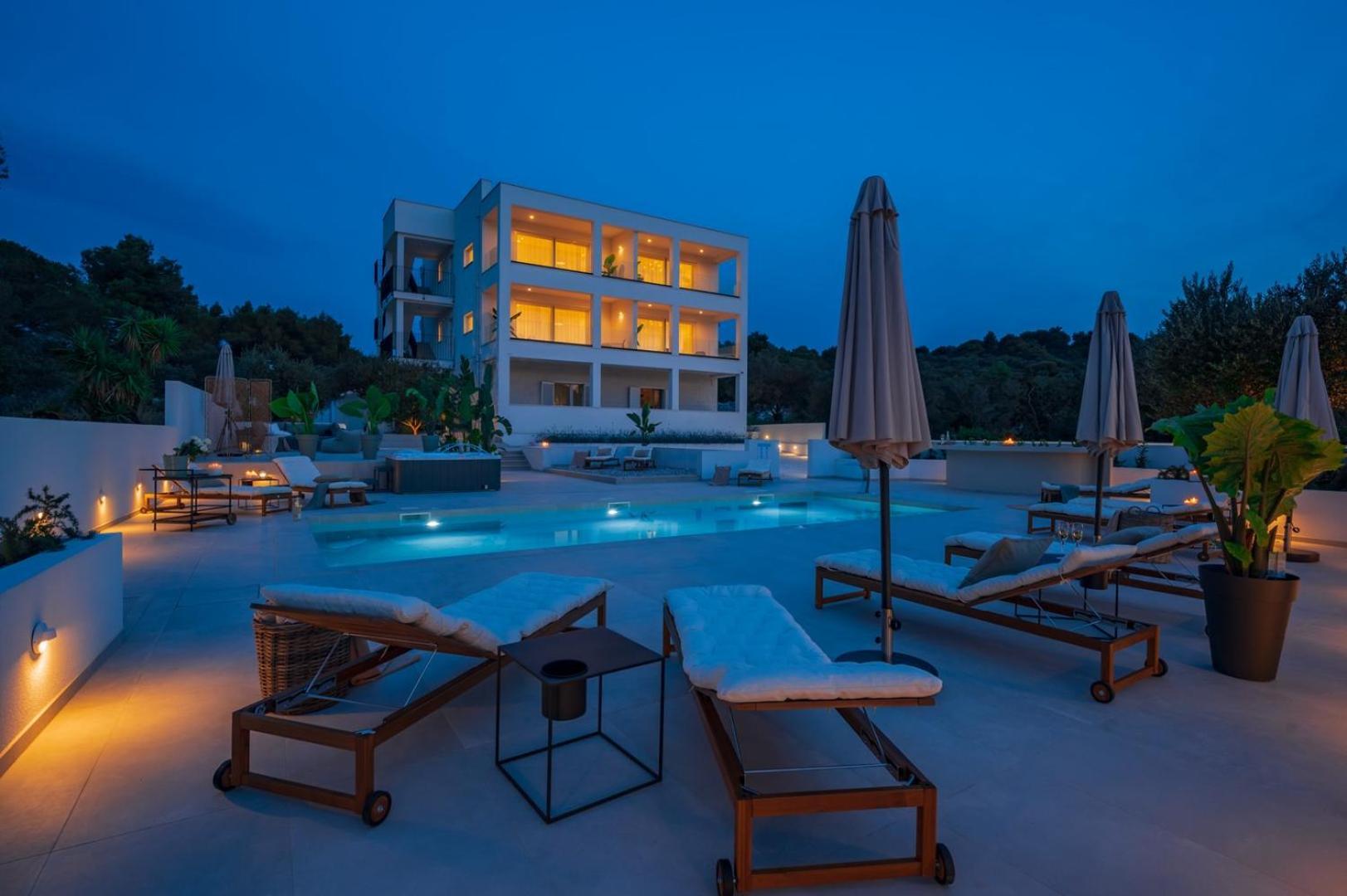 Luxury Villa Del Sogno With Pool, Jacuzzi, Parking 오크루그고른지 외부 사진